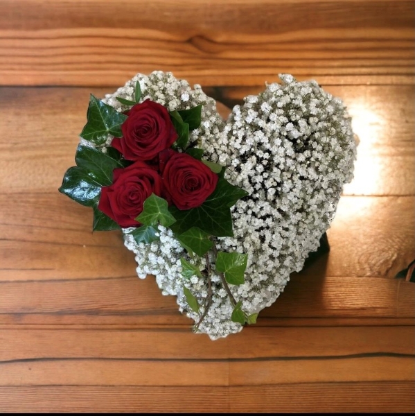 Petite gypsophila heart
